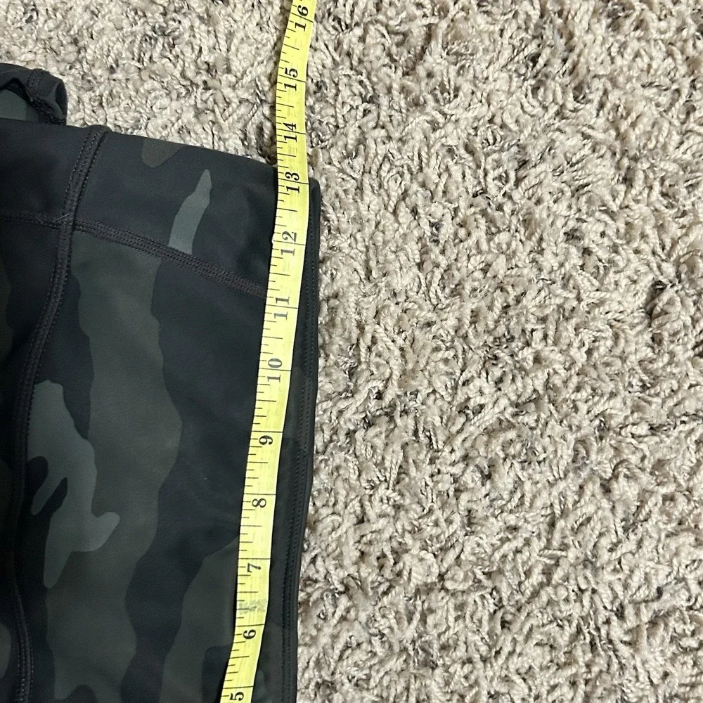 Athleta Green Camo‎ Contour Leggings Zip Phone Pockets 7/8 Sz XS